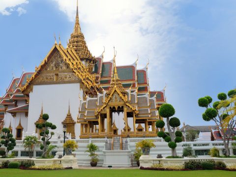 Visit the king's palace