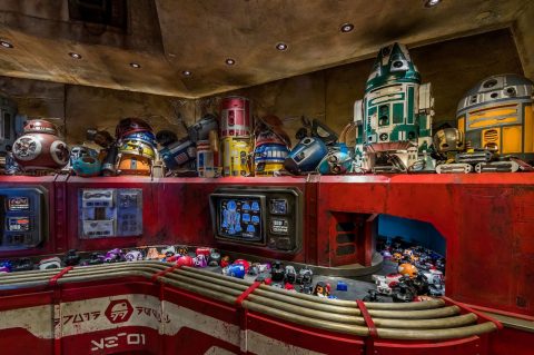 Star Wars: Galaxy's Edge droid depot